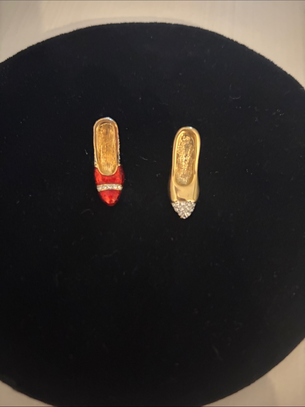 Rhinestone Enamel gold tone slings heel